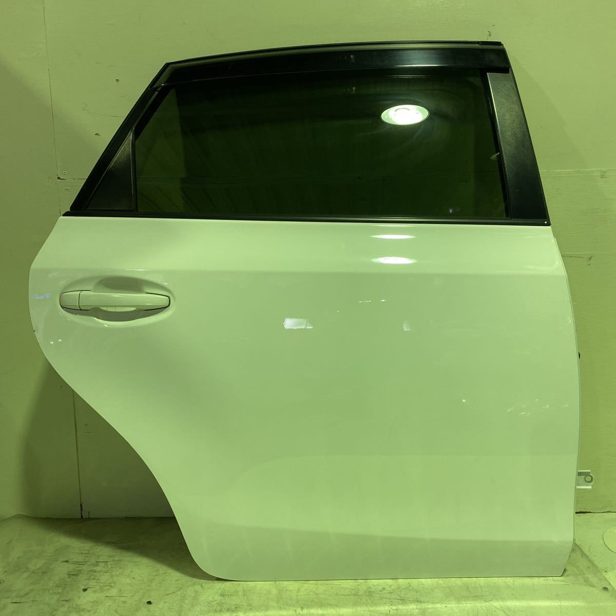 ★トヨタ プリウスα前期★DAA-ZVW41W 右後ろドア/040/YB788拍卖