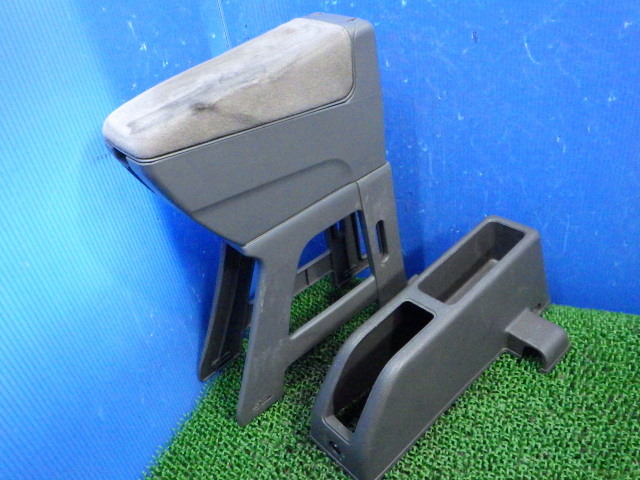 【B】ダイハツ純正OP?? オプション? 社外品?? アームレスト 肘置き 肘掛け コンソールボックス 収納 小物入れ S331V ハイゼット S321V 汎用拍卖