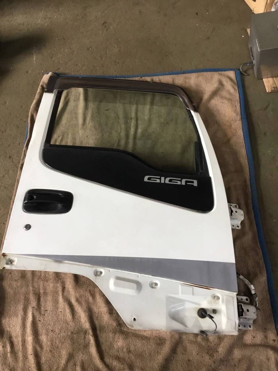 CYE77P6 H.17年 ギガ 運転席側 ドア 白灰 G 2257 即日発送可 ヤフオク CXZ,CYZ,CYM,CYL,CXG,CYG,CYJ 153×114×25拍卖