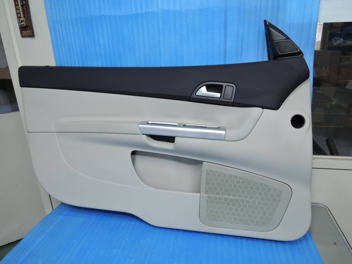【全面除菌済】CBA-MB4204S ボルボ C30 純正 【左フロント】 ドア トリム 検:内装/パネル/内張り V-4039拍卖