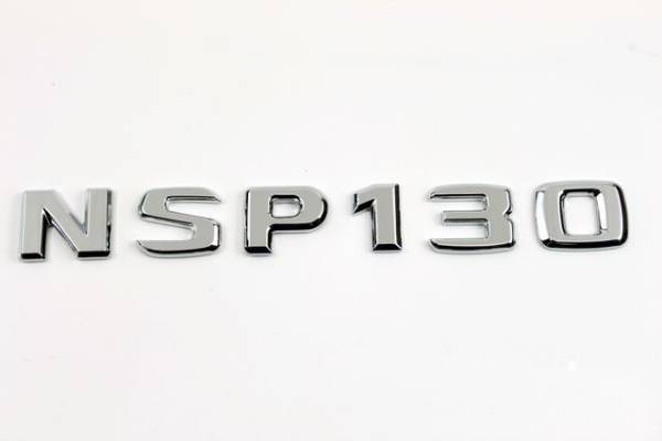 ベンツ風 トヨタヴィッツ型式エンブレム KSP130 NSP130 カー用品 外装パーツ カーアクセサリー 車 エンブレム拍卖