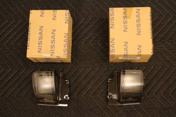 BNR32 スカイラインGT-R(2ドア車共用)バックランプ左右 日産純正 新品未使用 N32-134拍卖