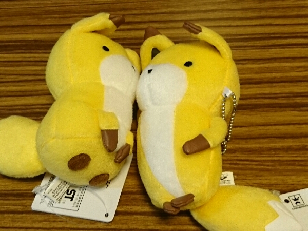 タヌキとキツネ カバンに付けられるでっかいぬいぐるみ キツネ二種 a拍卖
