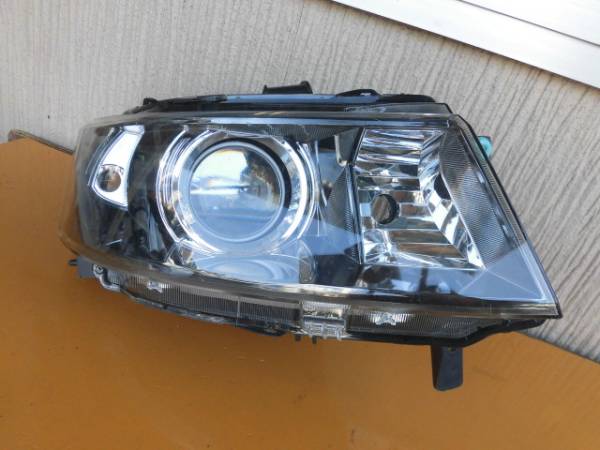 スズキ ワゴンR スティングレー MH23S 右ヘッドライト O311拍卖