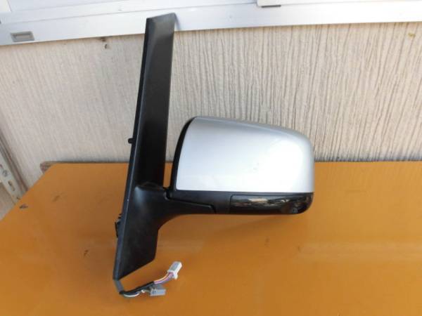 日産 セレナ C25 ドアミラー 左 シルバー P327AP拍卖