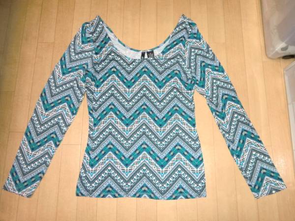 ★最終値下げ★未使用ハワイデパートブランド品ultra Flirtエスニック調柄大胆胸元セクシーカットソー★切手★拍卖