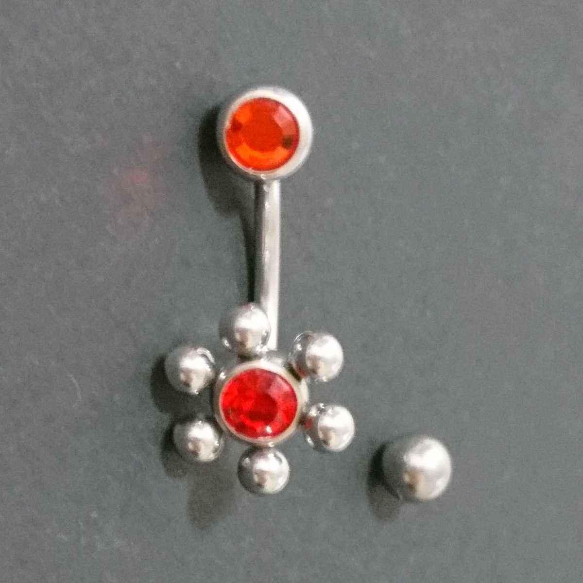【未使用】キラキラ☆ ラインストーン へそピアス ボディピアス フラワーデザイン バナナバーベル 付け替えボール付き♪拍卖
