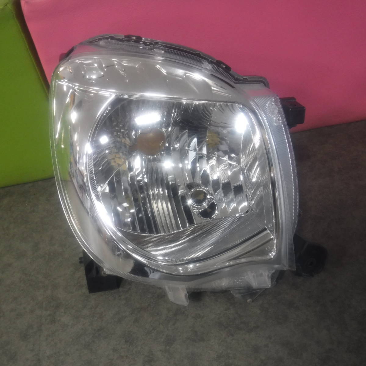 日産モコMG33S純正フロント右ヘッドライトSTANLEY P9638ハロゲン運転席 側ヘッドランプ26705-4A00J即決即日発送可能!!拍卖