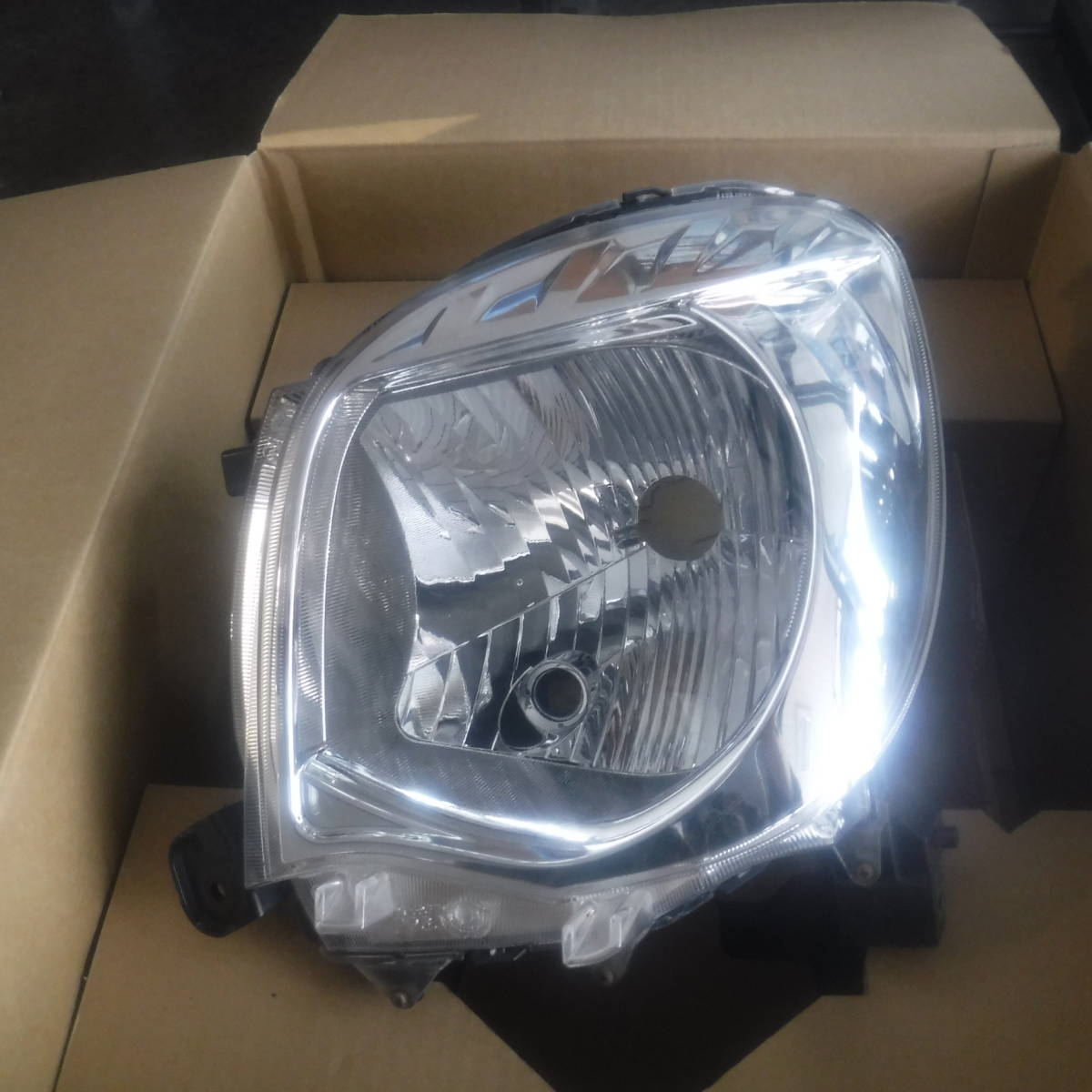 日産モコMG33S純正フロント左ヘッドライトSTANLEY P9638ハロゲン助手席 側ヘッドランプ02260-4A00J即決即日発送可能!!拍卖