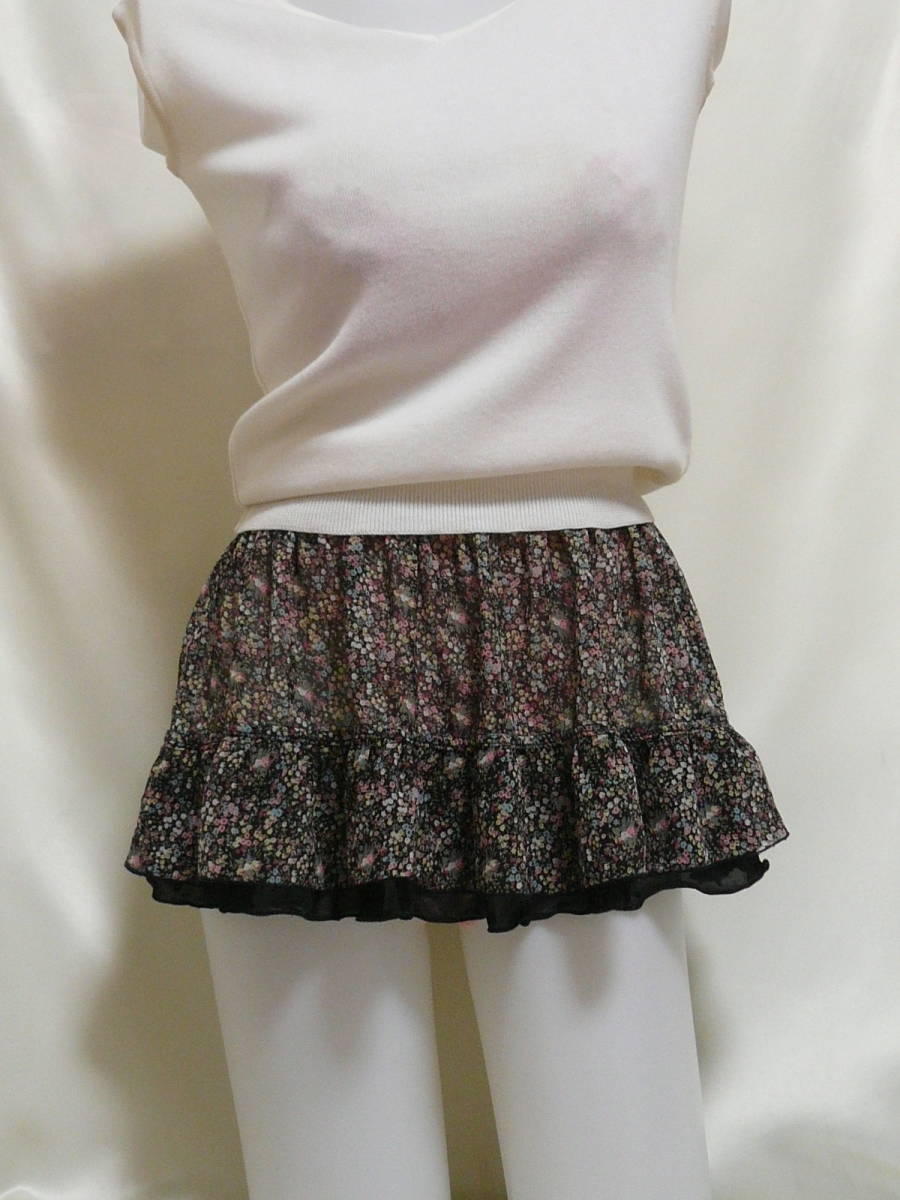♪♪黒地に小花柄の超マイクロミニ☆ちらりと裾ひらひら^^♪♪拍卖