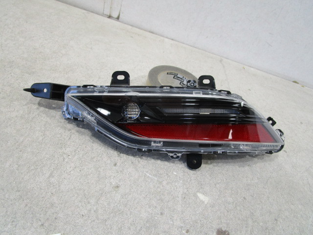 良品 トヨタ ハリアー MXUA80 右 リアターンシグナル ランプ KOITO 48-240 81531-48011拍卖