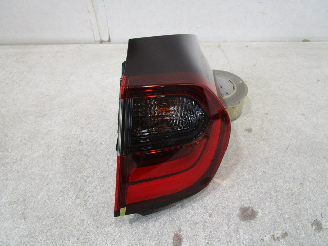 SALE !! ホンダ フィット GR1 純正 右テールライト  E34-66拍卖