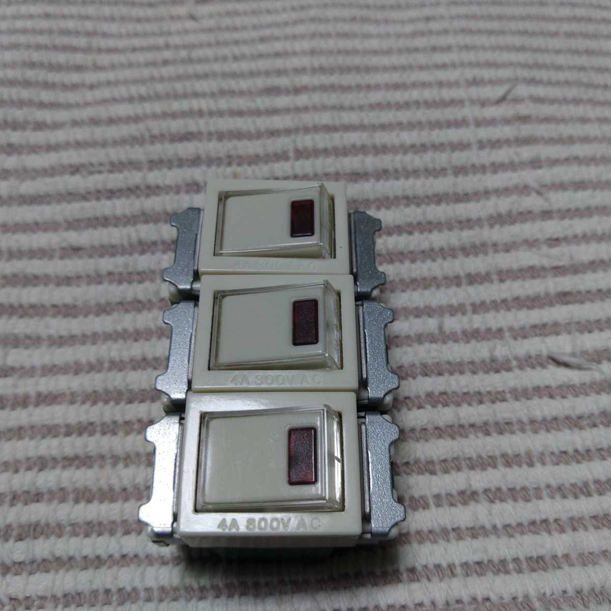 パナソニック フルカラー WN5242 ネームパイロット3路スイッチ4A 新古 3個拍卖