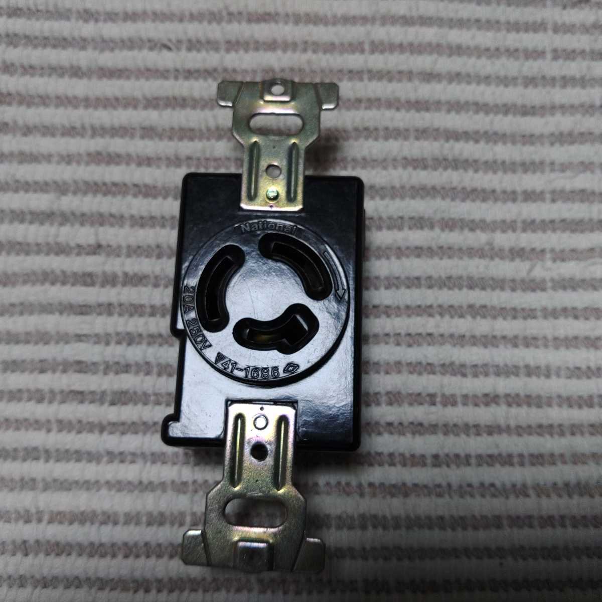 松下 WF2320 200V20A 引っ掛けコンセント 新古拍卖