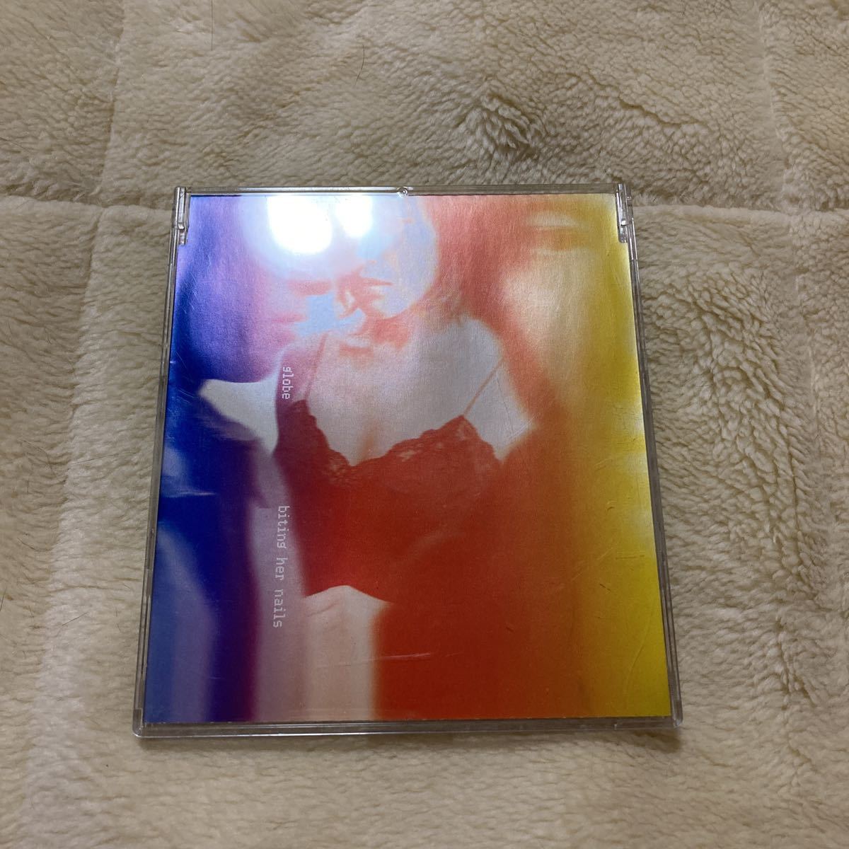 biting her nails/globe拍卖