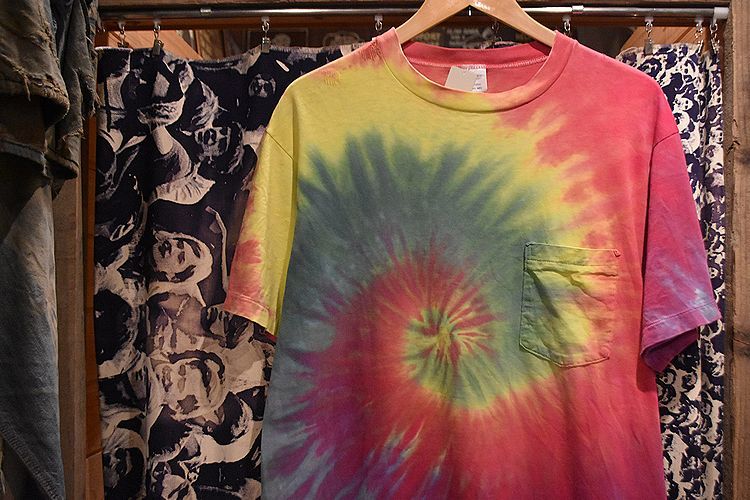 グッドカラーUSA製ビンテージROYAL COMFORTロイヤルコンフォートタイダイポケットTシャツXLレインボー渦巻綿100アメカジヒッピーnt5764拍卖