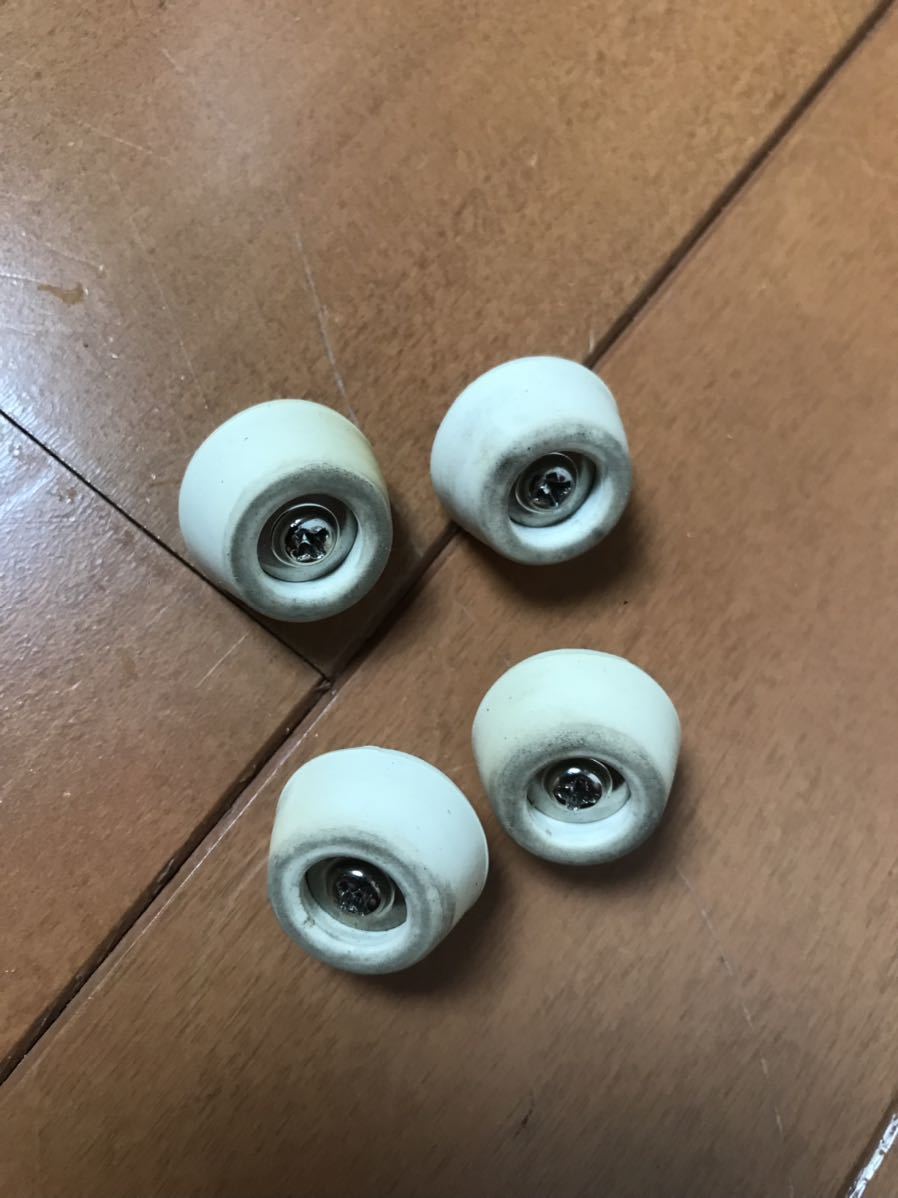 希少!vox☆ヴォックス☆小型アンプ用 底鋲☆オフホワイト☆レアな白系パーツ☆純正パーツ☆貴重!レア!拍卖