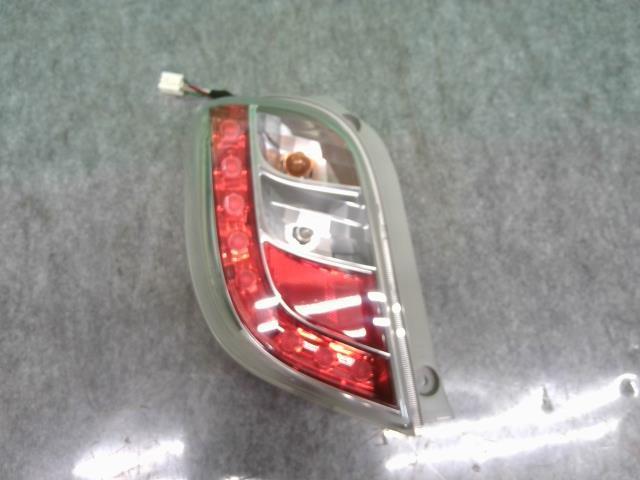 ミライース DBA-LA300S 左テールランプ X 81560-B2560拍卖