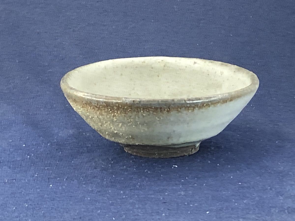 ◇唐津 ぐい呑 天然藁灰釉 酒盃 A-334拍卖