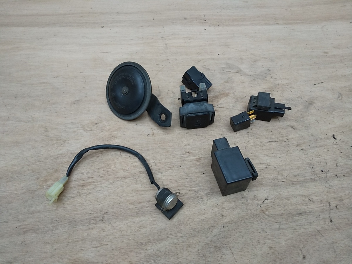 66■ドラッグスター250 VG02J■スターターリレー その他ウインカーリレーなど 電装セット■実動車 解体■拍卖