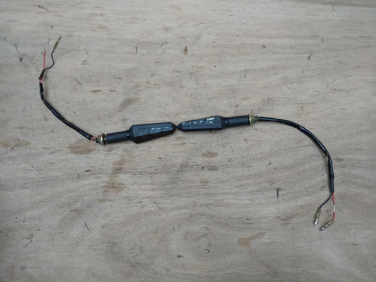 86■MC22 CBR250RR 解体■社外 リアウインカー 点灯確認済み■拍卖