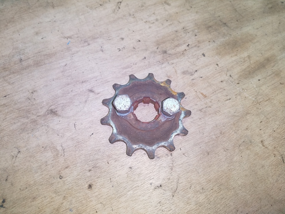 133■プレスカブ AA01 FI■フロントスプロケット■事故車解体■共通車種 スーパーカブ リトルカブ■クリックポスト■拍卖