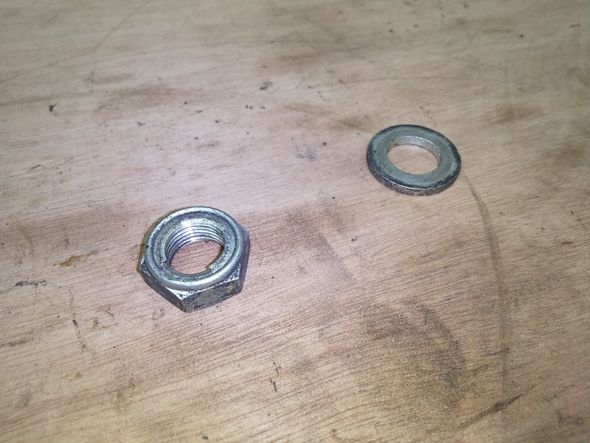 135■ベンリィ50 AA03■リアホイールナット■低走行の実動車解体■クリックポスト■拍卖