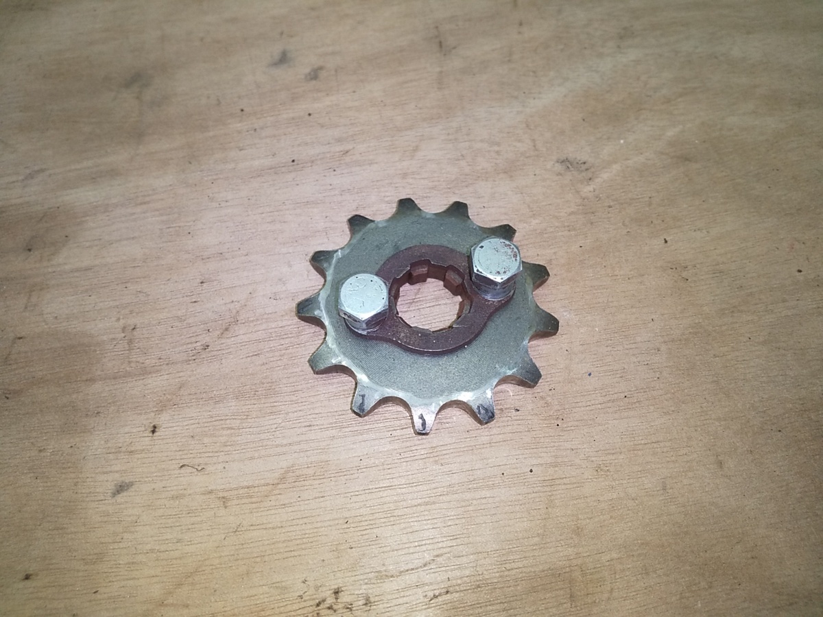 175■AA01 スーパーカブ50■フロントスプロケット クリックポスト■実動車解体■検)C50 リトルカブ プレスカブ■拍卖