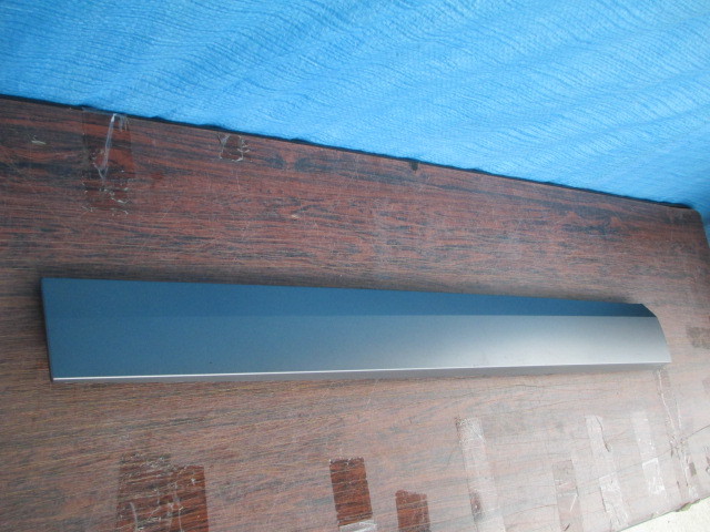 AU827 BMW F39 X2? ドアモール フロント グレー 51138069195拍卖