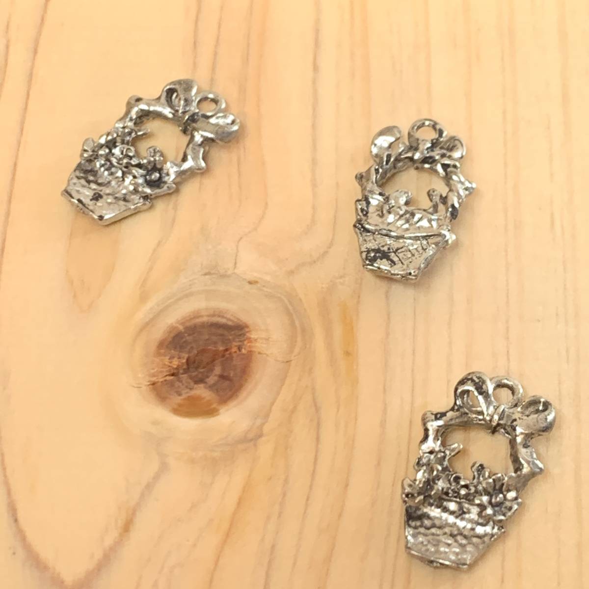 ハンドメイド クラフト パーツ チャーム フラワーバスケット 花かご 3個 シルバー拍卖