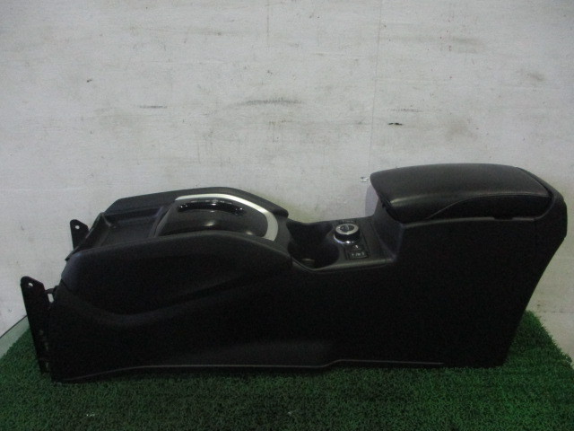 H26 日産 エクストレイル 20X エマージェンシーブレーキパッケージ 『センターコンソール ボックス』XT1拍卖