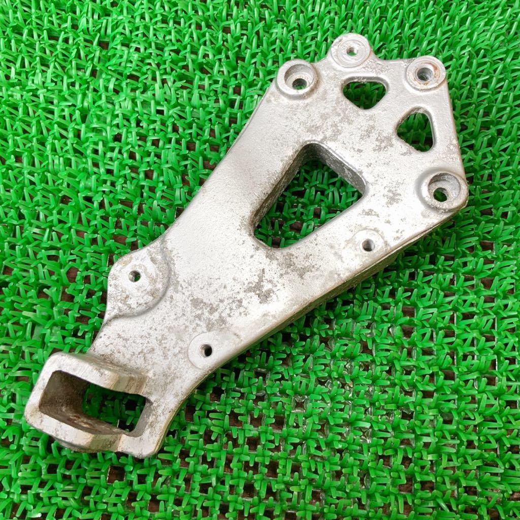 6-112R SUZUKI スズキ GSX-R1100 純正 タンデムステップステー プレート 左 中古 部品 バイク拍卖