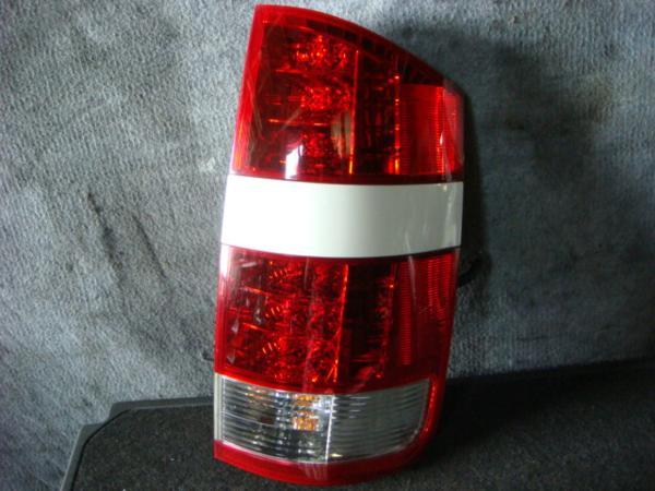 【2397】18年式 ノア AZR60G 右テールランプ 28-184拍卖