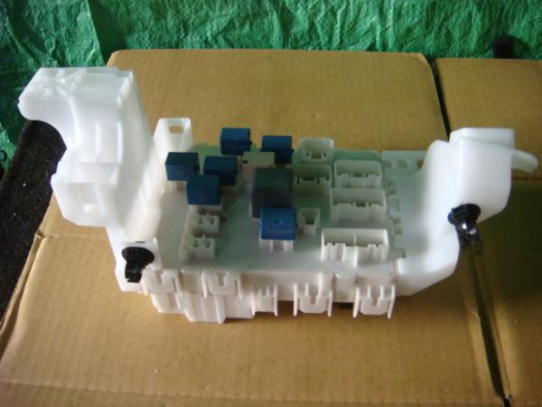 【2422】27年式 スイフト ZC72S ヒューズボックス 白拍卖