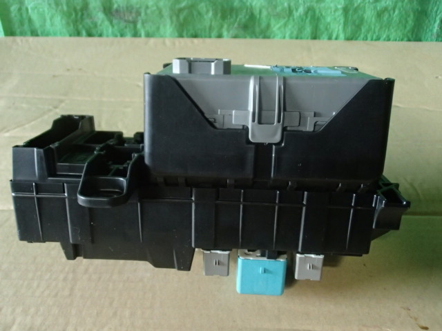 【2484】平成21年式 パッソセッテ M502E フューズボックス 89221-B1010拍卖