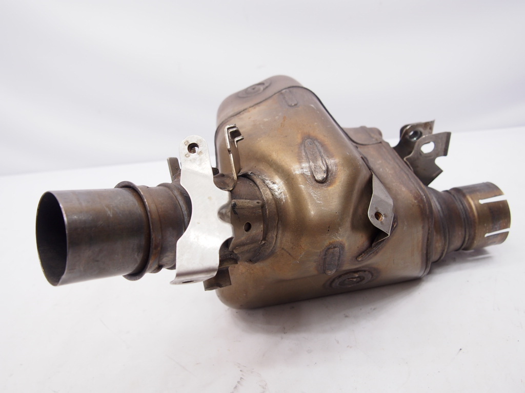 ZX-10RR純正中間サイレンサー.マフラーM175刻印16年~お探しの方にどうぞ!拍卖