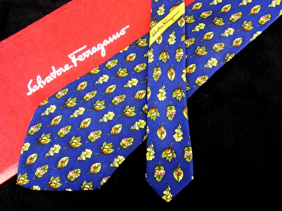 ♪今週の特売980円~♪0516♪状態並品【Ferragamo】フェラガモ【葉っぱ 木の実 柄】ネクタイ♪拍卖