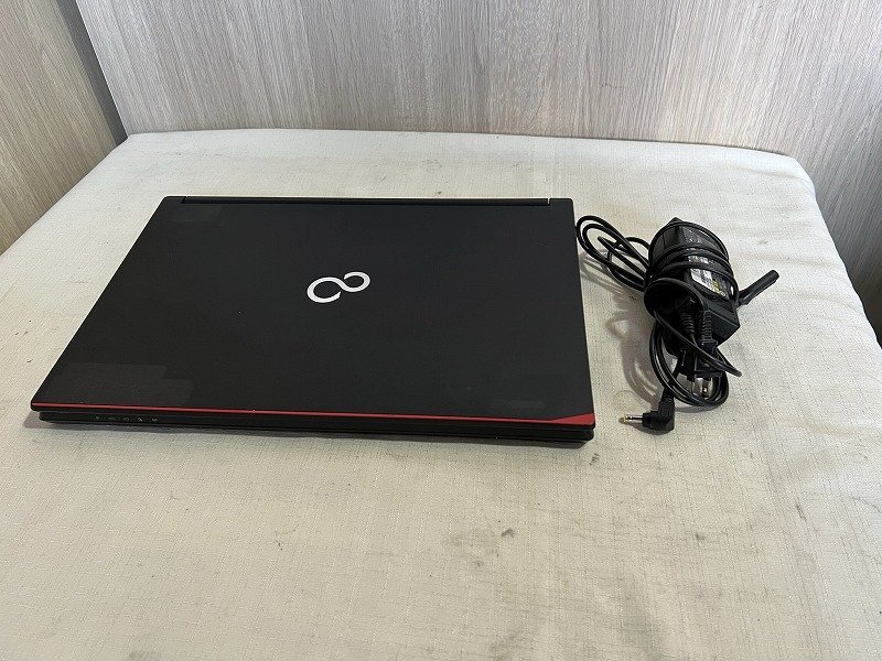 TR7☆送料無料!ノートパソコン FUJITSU E556/M /Core i5-6300M 2.40GHz/メモリ4GB/SSD128GB/OSなし/WIN 10 Pro【B0408R4】拍卖