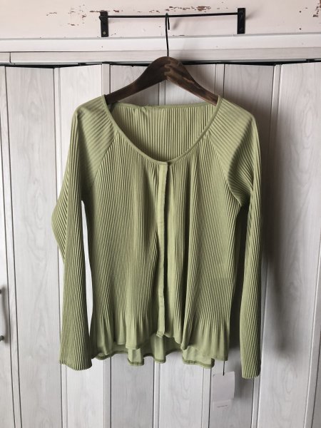 ◆O'sps.Creative co.ltd. グリーンのカーディガン◆he拍卖