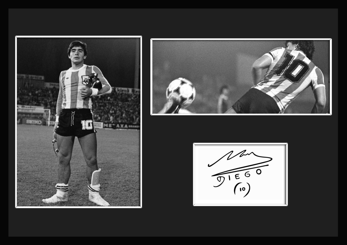 ディエゴ・マラドーナ/Diego Maradona/サッカー/アルゼンチン/バルセロナ/サインプリント証明書付フレーム/BWモノクロ/ディスプレイ(3-3W)拍卖