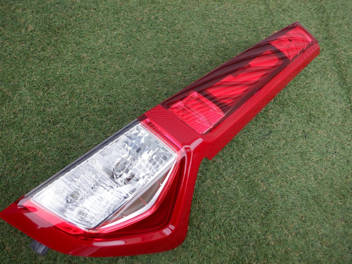 新車外し トヨタ純正 M900A M910A ルーミー LED テールライト テールランプ 右側 運転席 220-69047 81551-B1230 キレイ拍卖