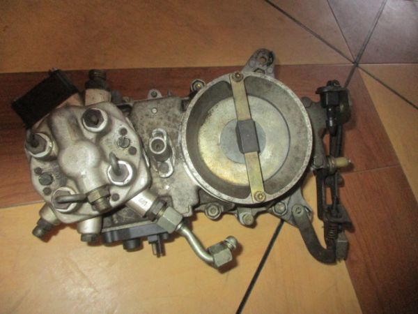 ■ベンツ W124 230E フューエルデスビー 中古 0438101026 0438121043 部品取あり フューエルディストロビューター エアフロ W201 190E 2.3拍卖