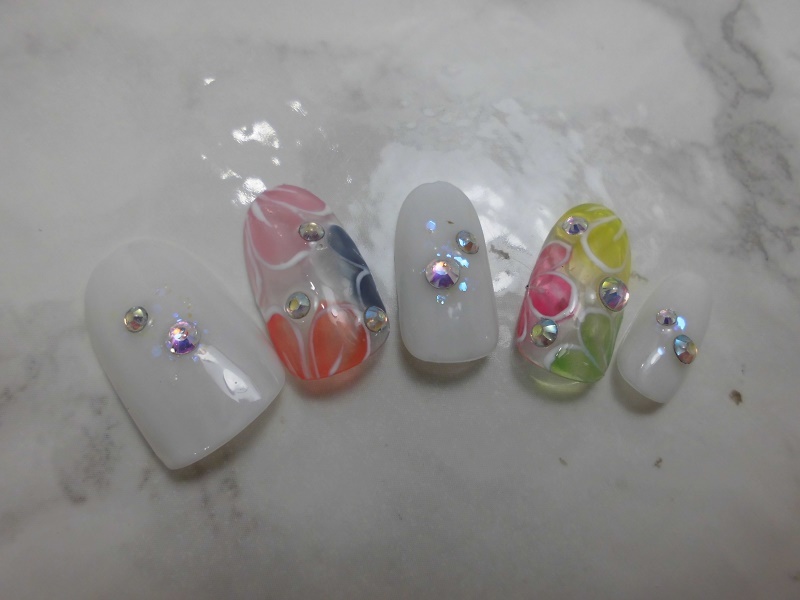 (定型外orクリックポスト発送込み) カラフルなクリアのお花でネイルチップ ジェル使用作品拍卖