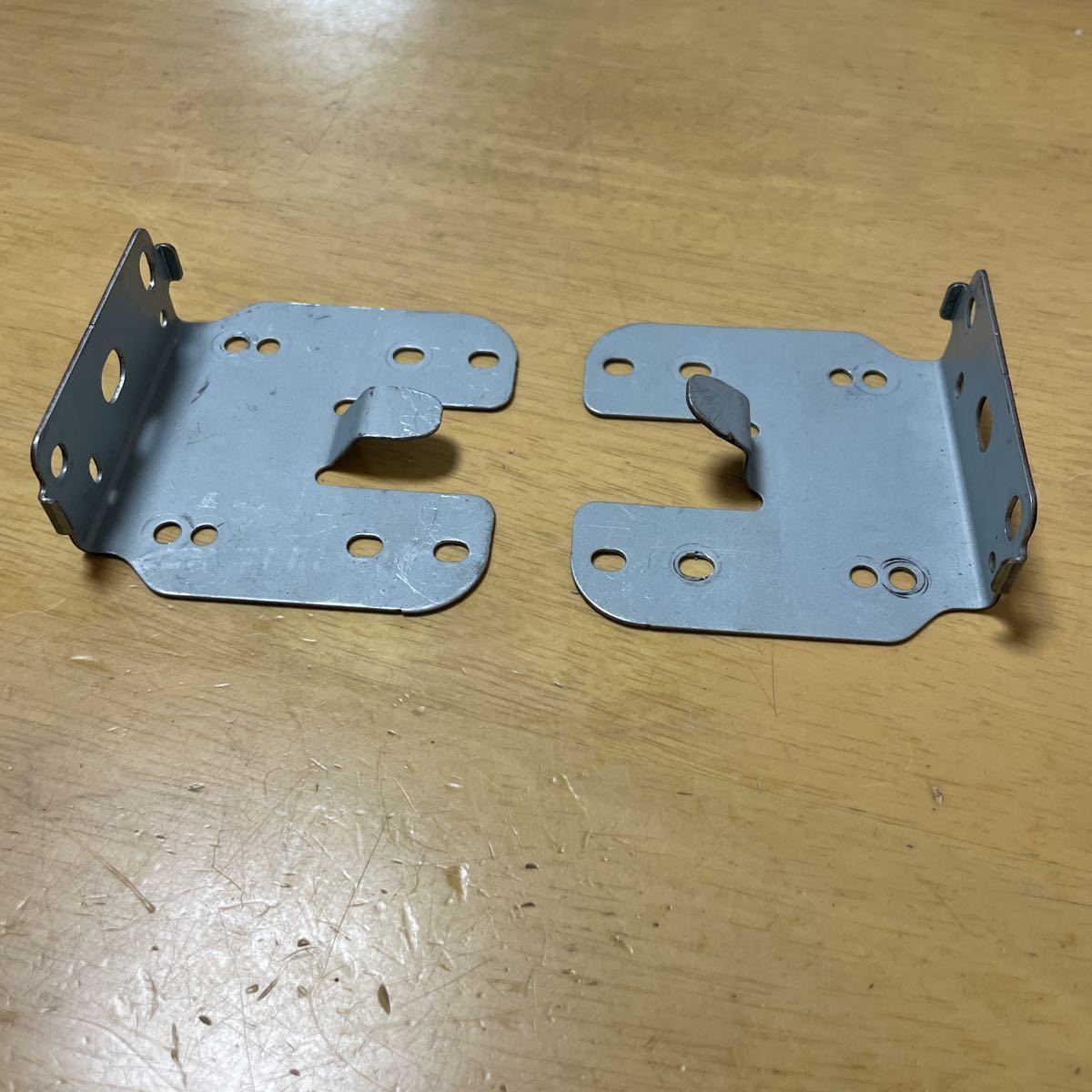 いすゞ 純正 2DIN オーディオ ブラケット 小物入れ BOX 用 ギガ フォワード拍卖