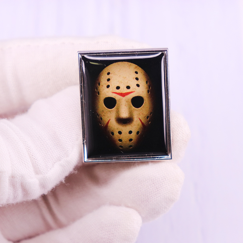 13日の金曜日 ピンバッチ拍卖