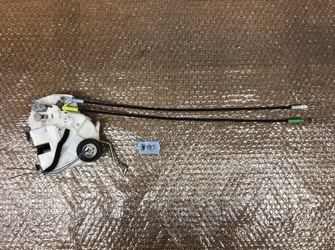 ダイハツ ミラ カスタム X L275S 運転席側後ろ 右側リアドア ドアロック アクチュエーター 中古品拍卖