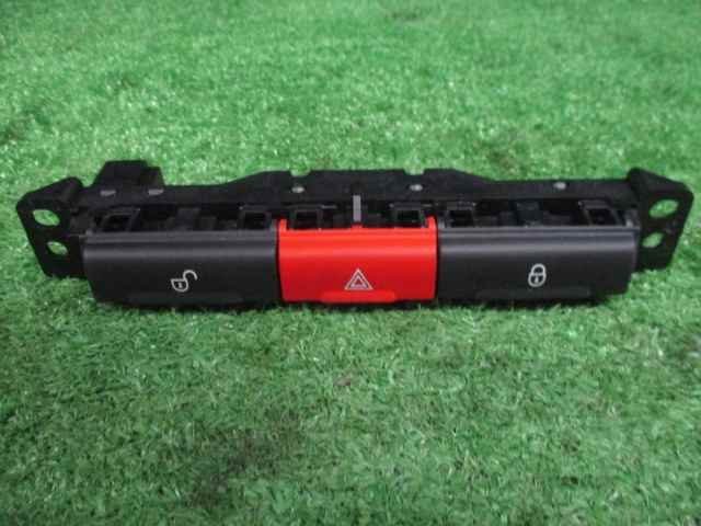 【A41607】◇ フリーランダー2 LF32 ハザードランプスイッチ拍卖