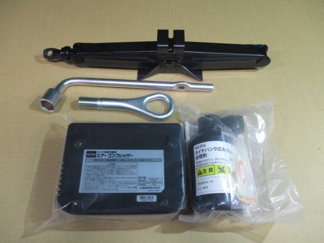 【A32842】◇ タント カスタム LA600S パンク修理剤 ジャッキ付拍卖