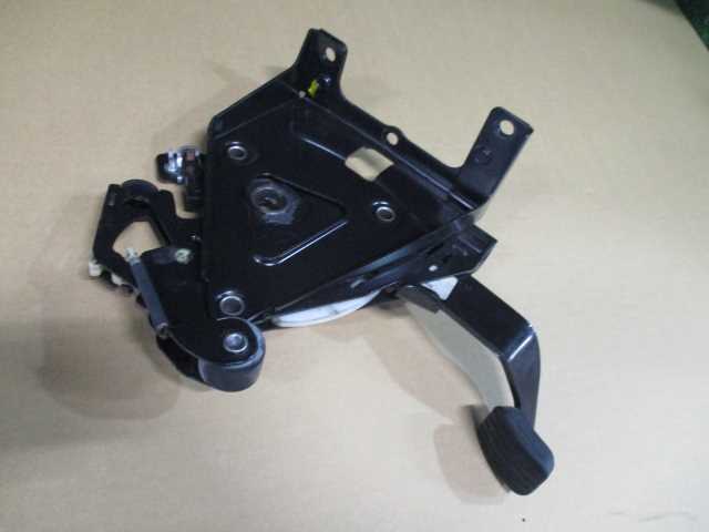 【A37733】◇ ベンツ ビアノ 639811 サイドブレーキペダル拍卖