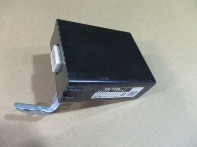 【A34495】◇ トヨタ プリウスα ZVW40W スピーカーコンピューター拍卖